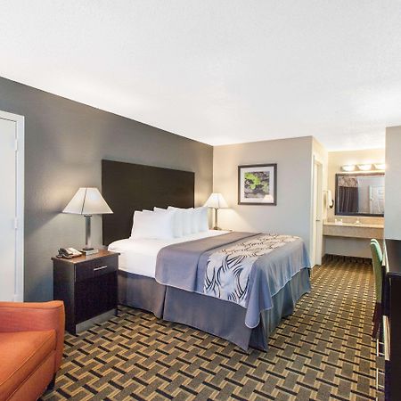 Days Inn By Wyndham Ennis Exterior photo
