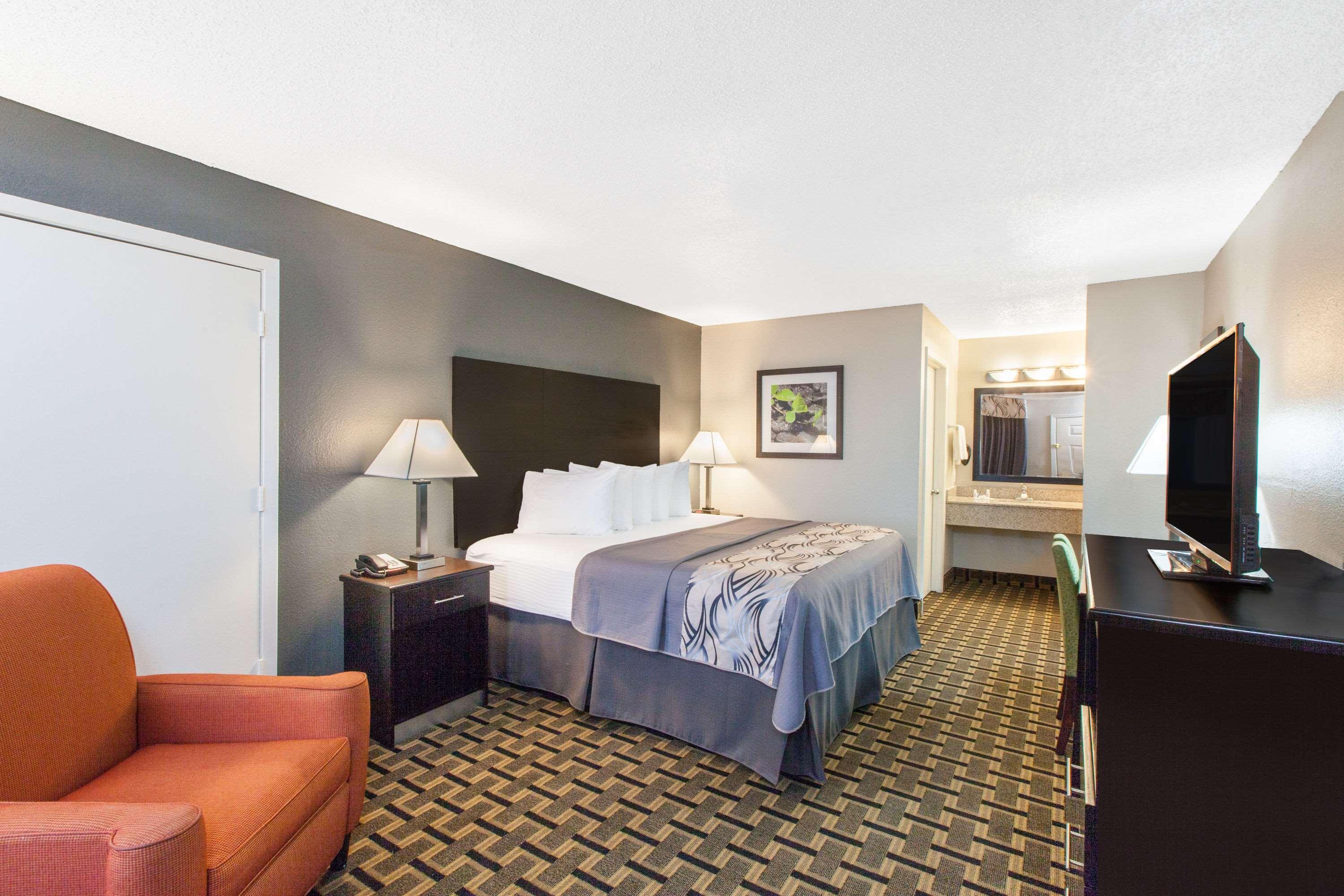 Days Inn By Wyndham Ennis Exterior photo