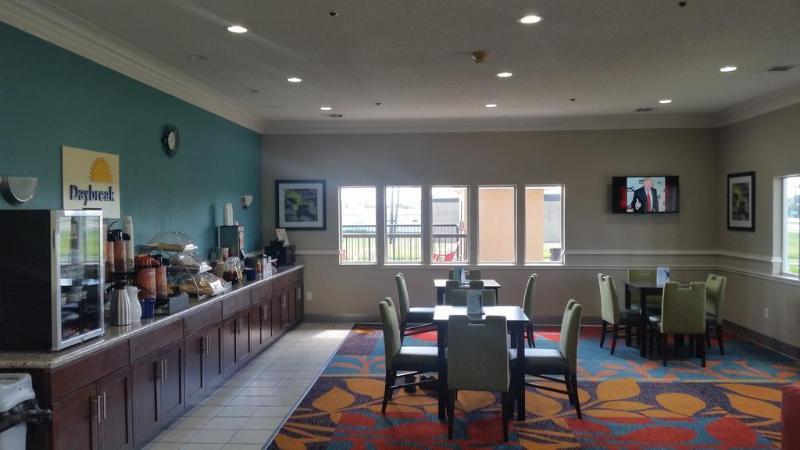Days Inn By Wyndham Ennis Exterior photo